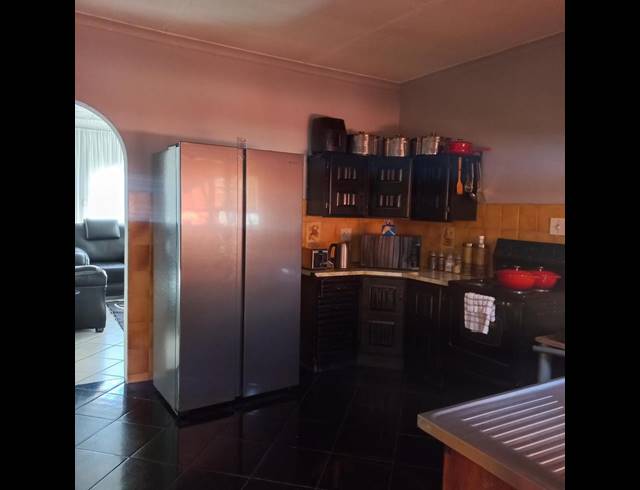 3 BEDROOM HOUSE FOR SALE IN ENNERDALE EXT 5